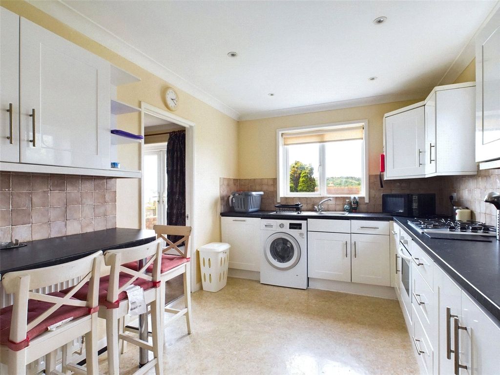 Property photo 3 of 8 Kitchen