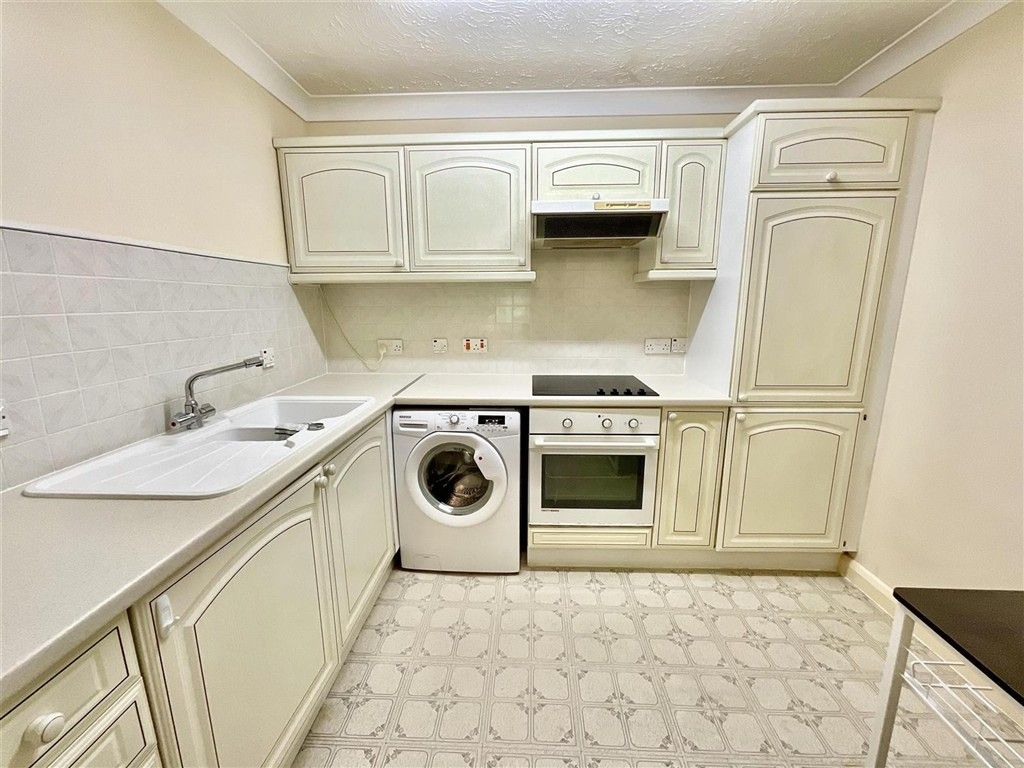 Property photo 1 of 8 Kitchen