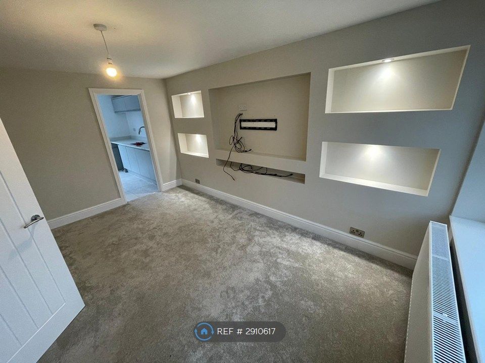 Property photo 2 of 20 Living Room