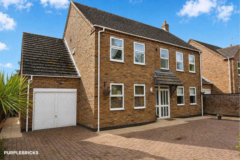 Property photo 1 of 28