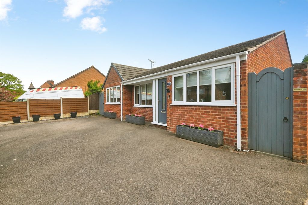 Property photo 2 of 27