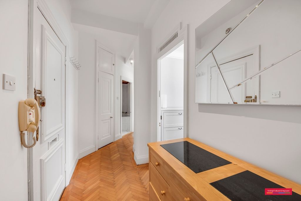 Property photo 3 of 12 Corridor