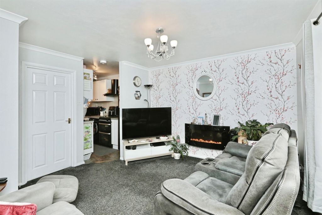 Property photo 3 of 32