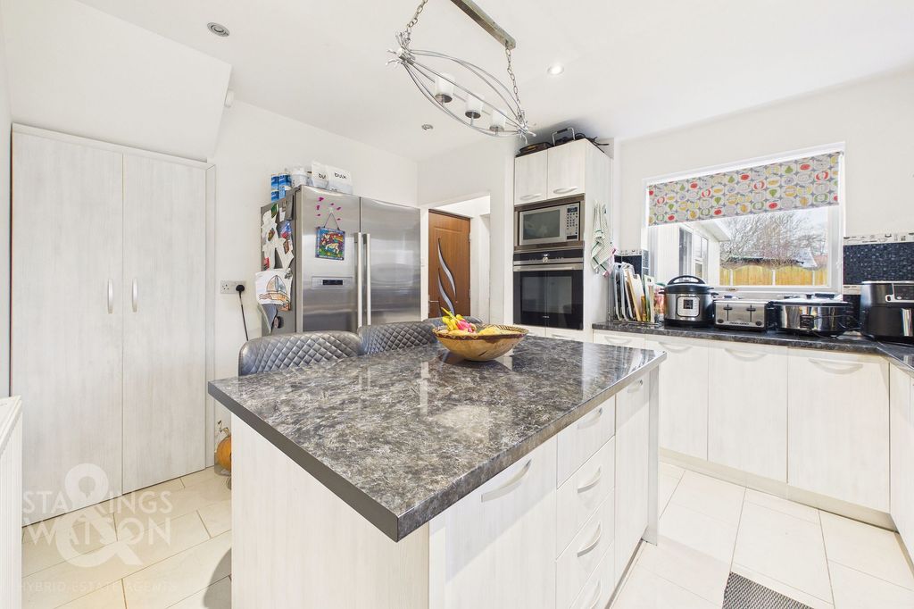 Property photo 3 of 20