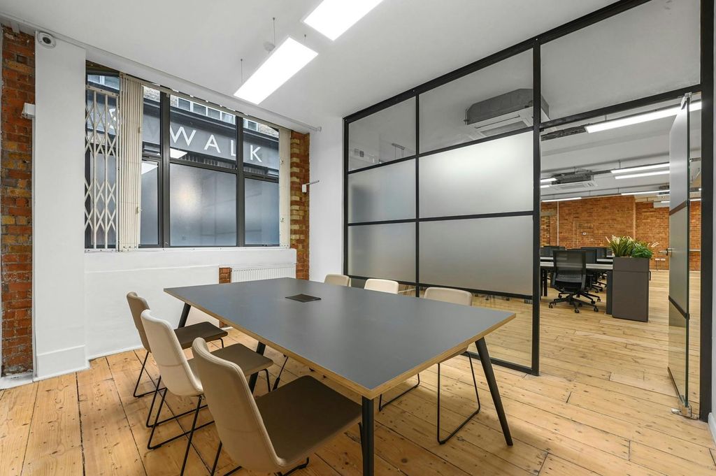 Property photo 3 of 12 Meeting Room
