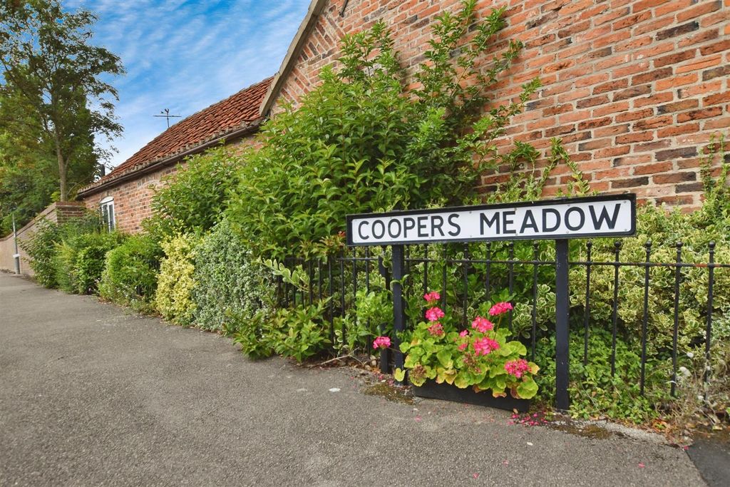 Property photo 2 of 20 21E66F18-Sign.Jpg