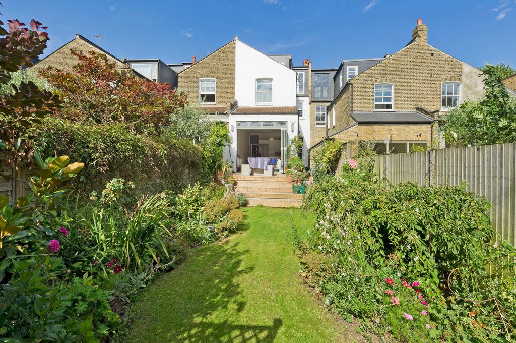 Property photo 3 of 27