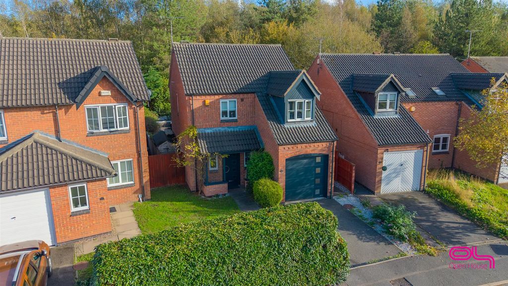 Property photo 1 of 28 Outram Drive-4.Jpg