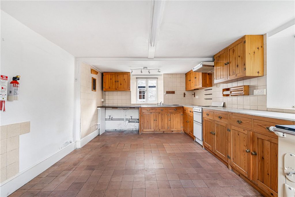 Property photo 3 of 21 Kitchen