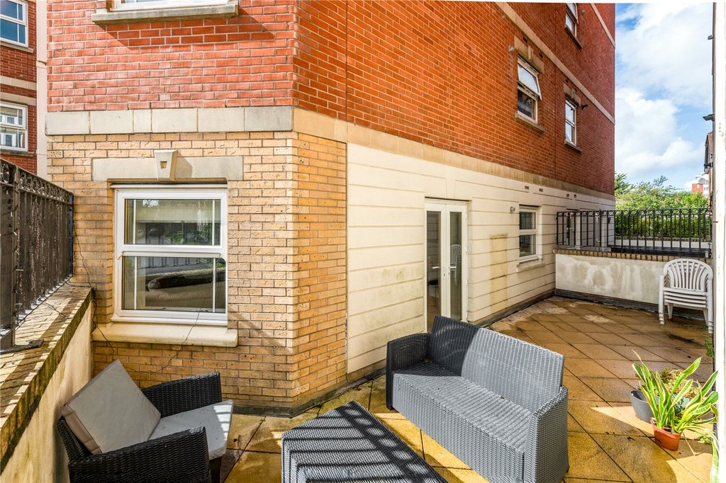 Additional image 12 of 2 bed flat for saleChatsworth Square, Hove, East Sussex BN3