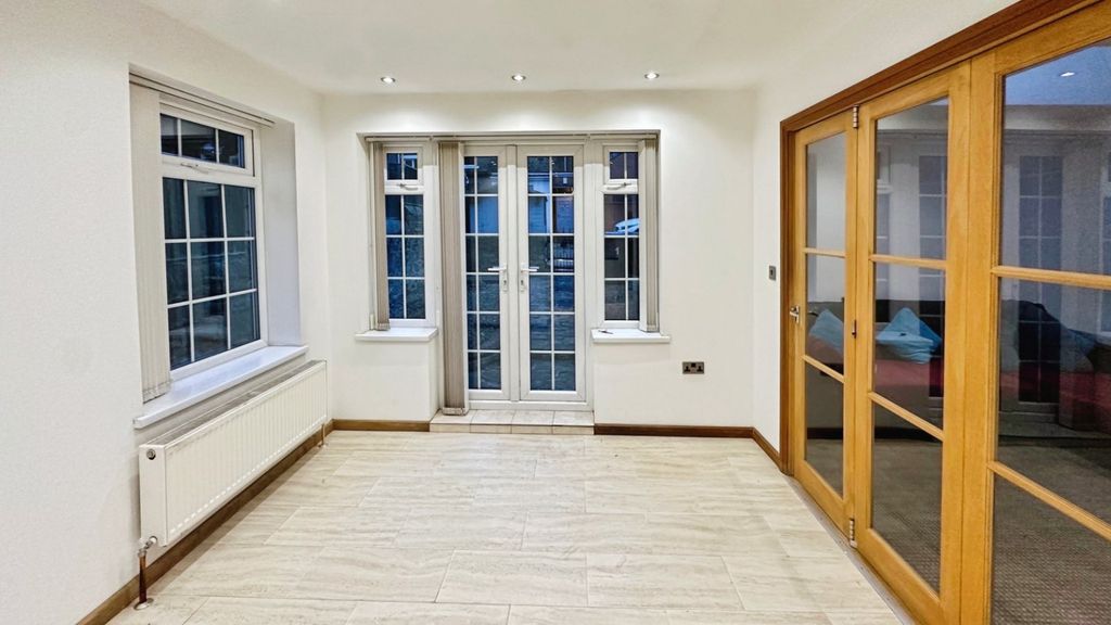 Property photo 3 of 19 Dining Room