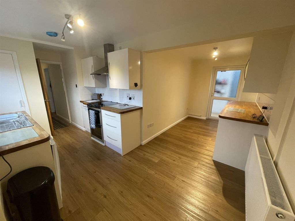 Property photo 2 of 25