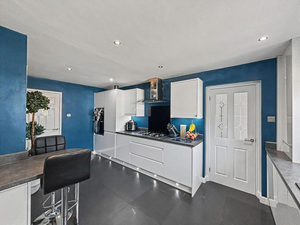 Property photo 2 of 32 Kitchen
