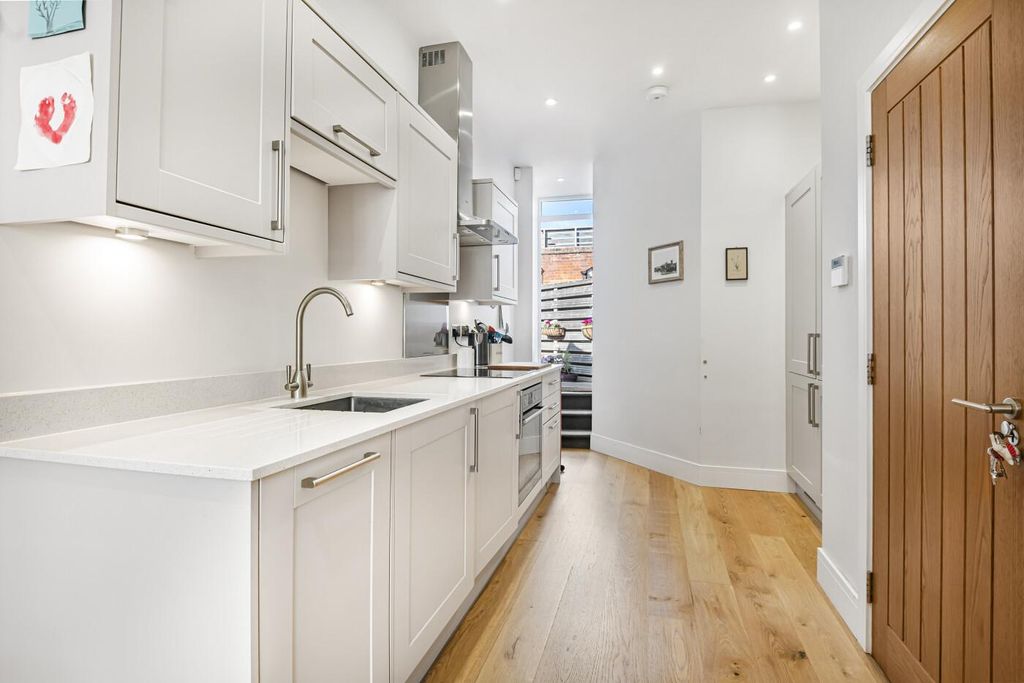 Property photo 3 of 20 Kitchen