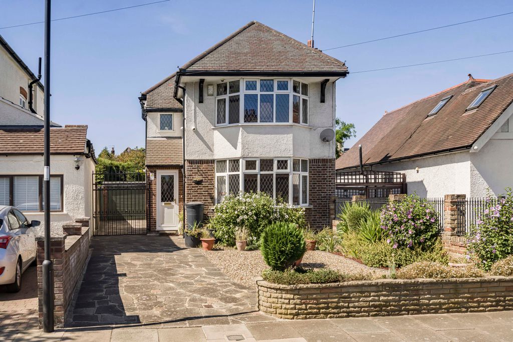 Property photo 1 of 18