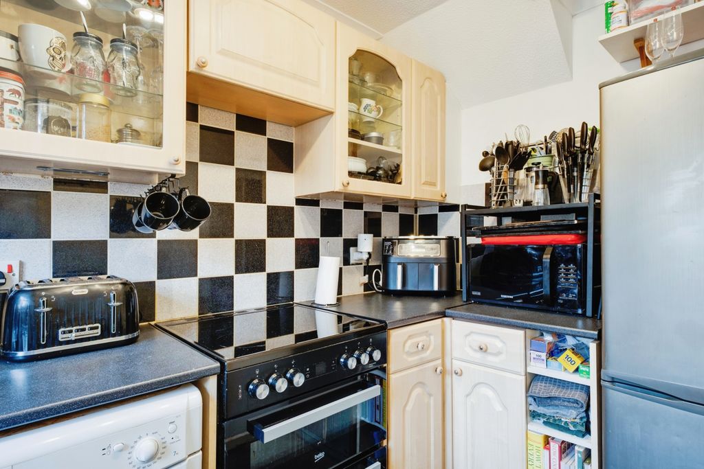 Property photo 3 of 16