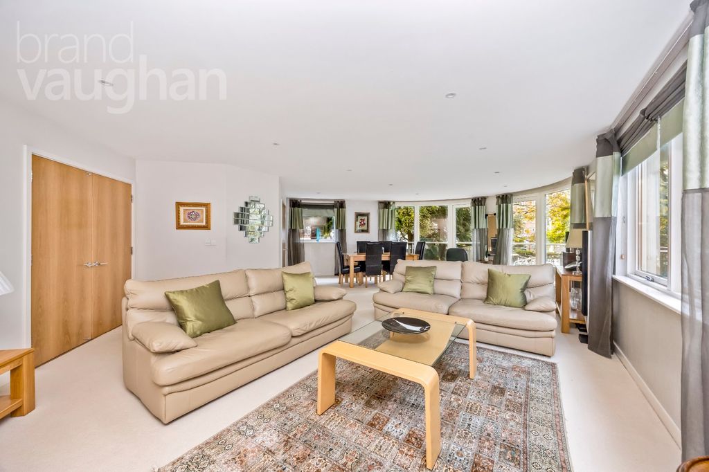 Property photo 3 of 28 Picture No. 18