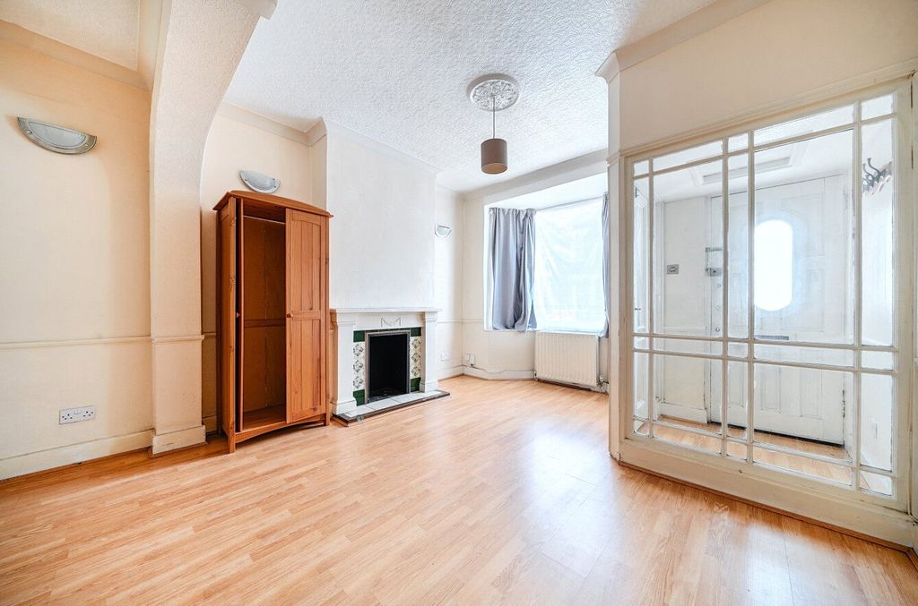 Property photo 3 of 15 3