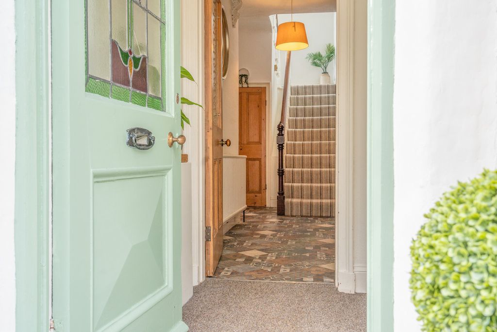 Property photo 2 of 36