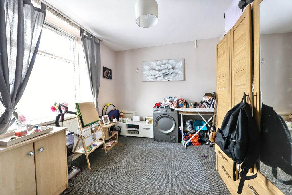 Property photo 3 of 11