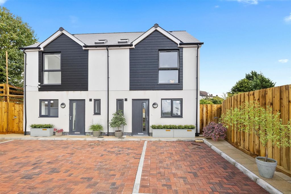 Property photo 1 of 10 Front Exterior