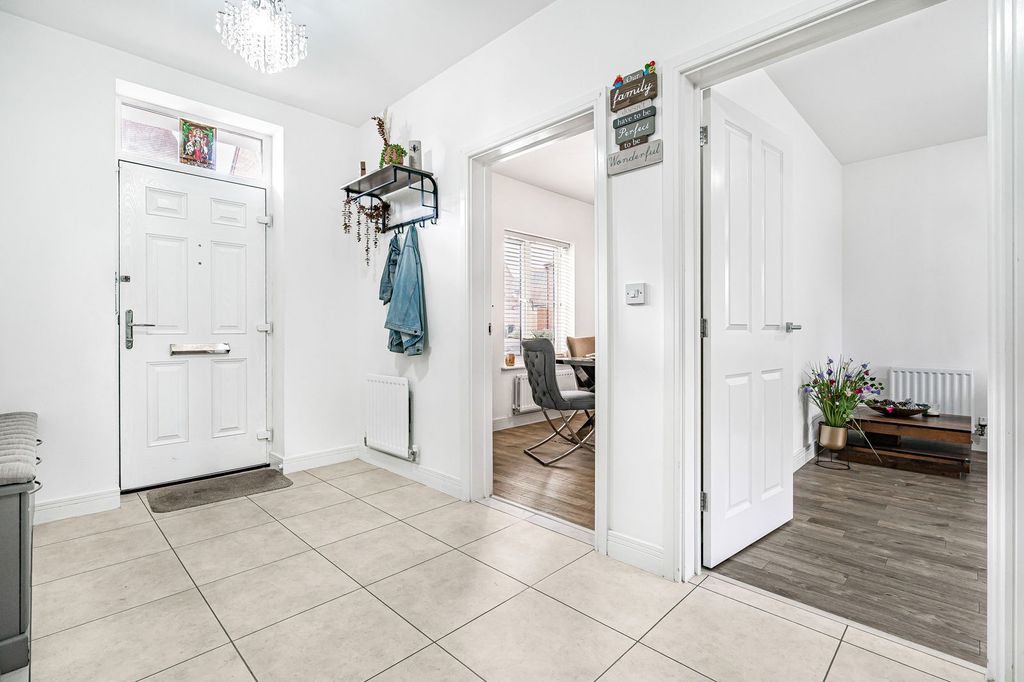 Property photo 3 of 23