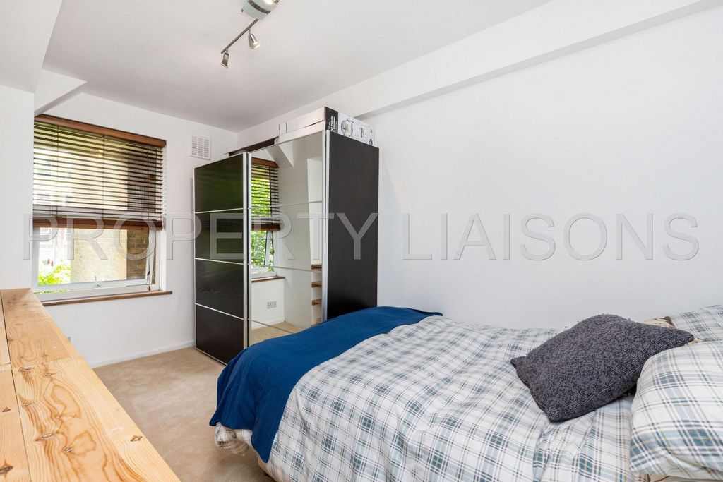 Property photo 3 of 8 Photo 6