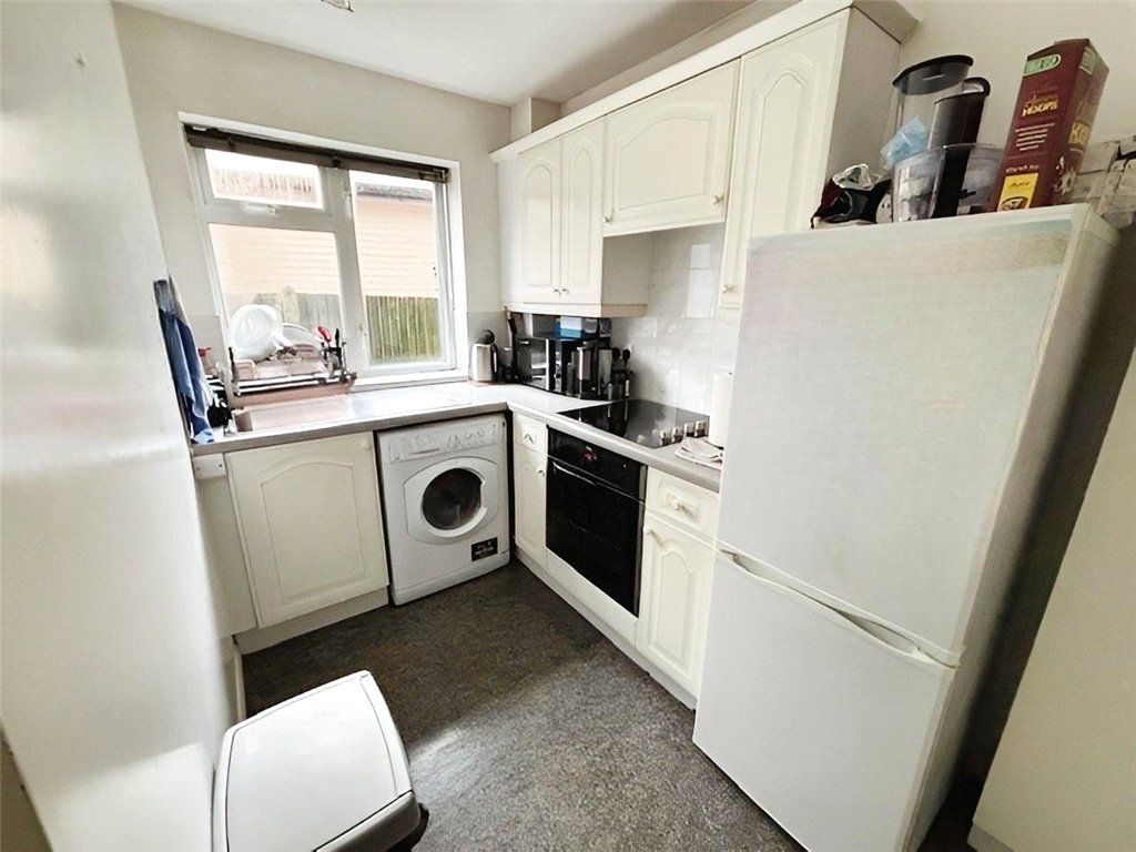 Property photo 3 of 10 Kitchen