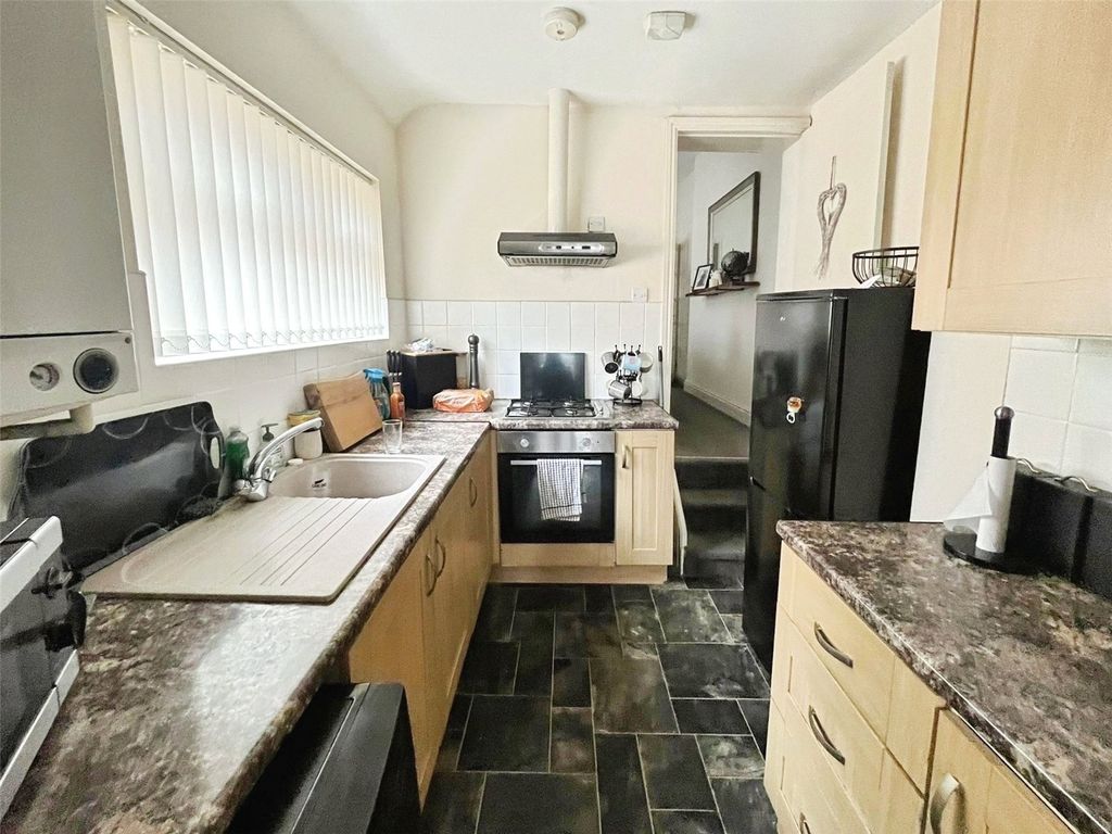 Property photo 2 of 10 Kitchen No. 03