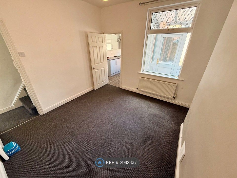 Property photo 2 of 15 Dining/Living Room