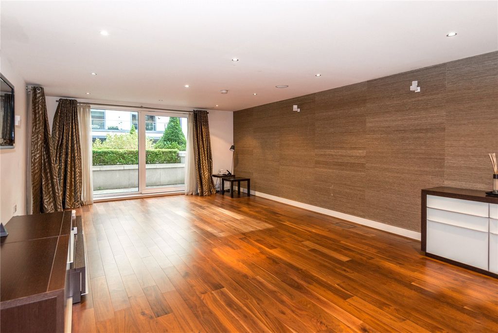 Property photo 3 of 4 Picture No. 06