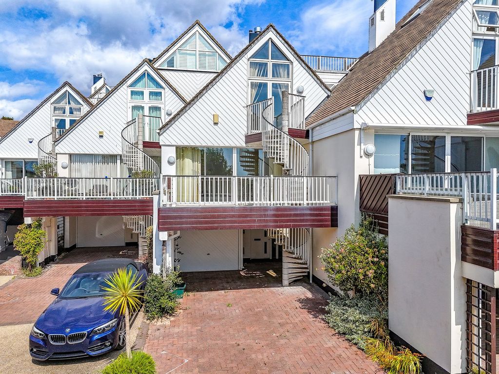 Property photo 2 of 22