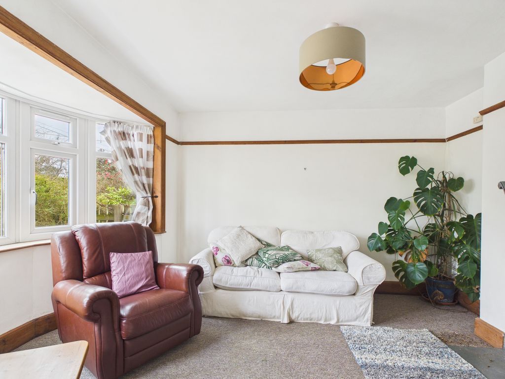 Property photo 3 of 16 Lounge