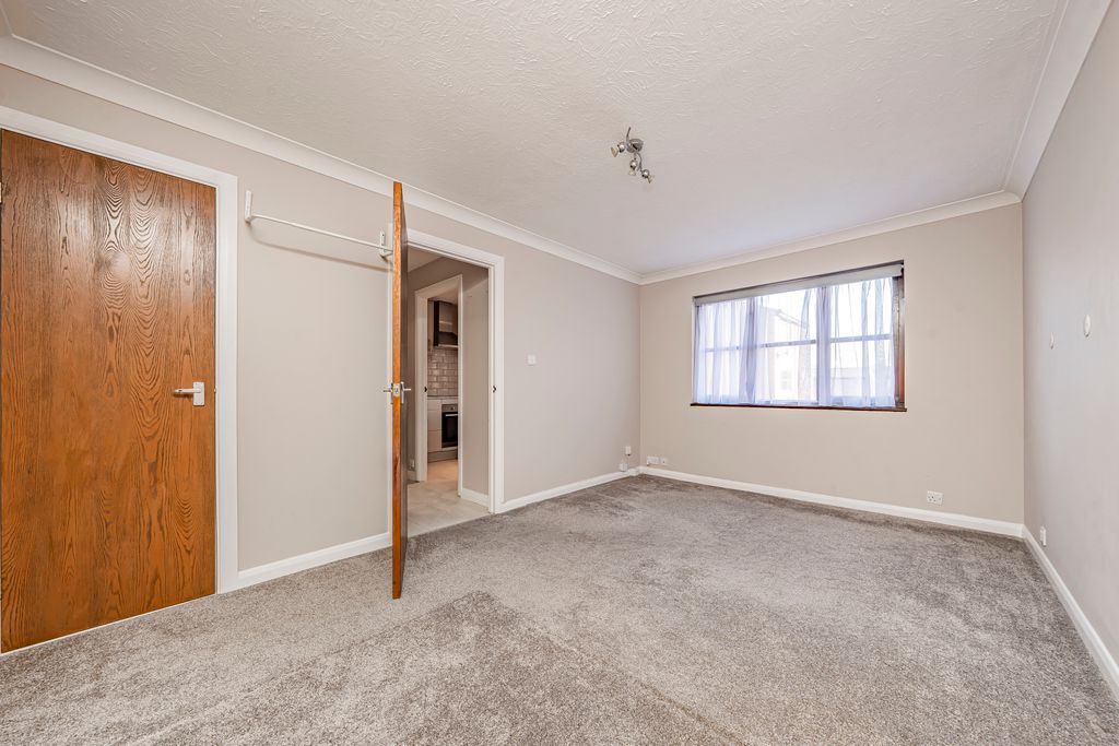 Property photo 3 of 8 Photo Nov 25 2025, 11 24 43 Am