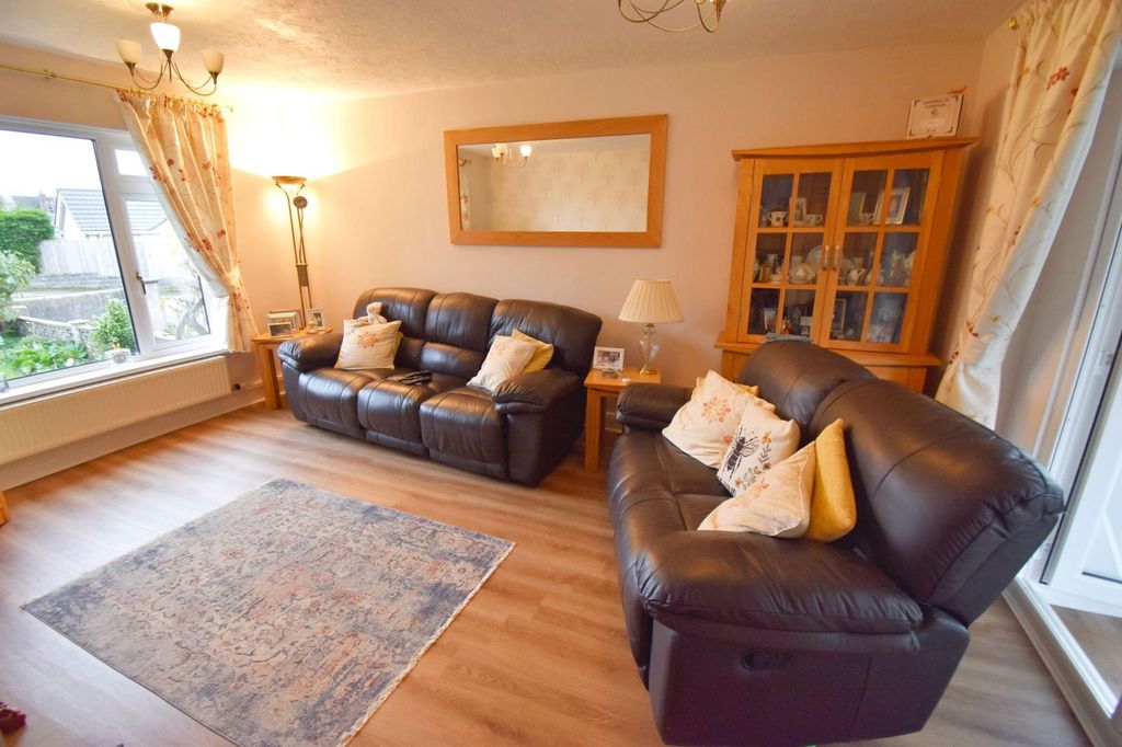 Property photo 3 of 28