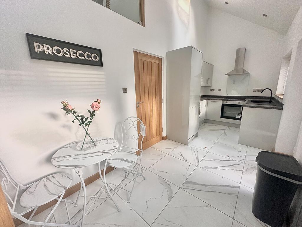 Property photo 3 of 20 Kitchen