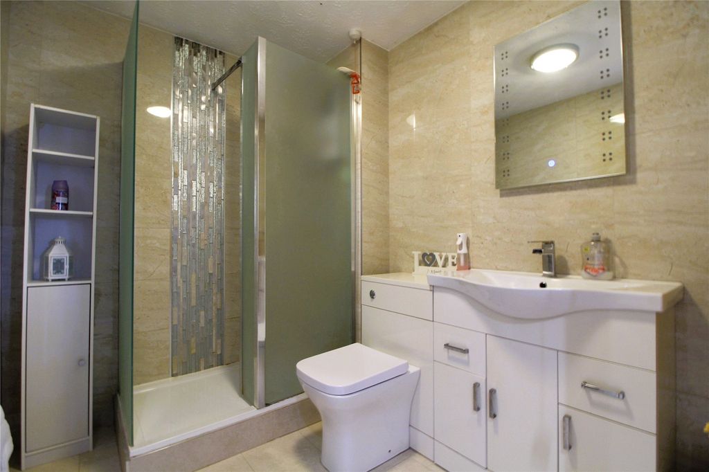 Property photo 2 of 11 Picture No. 18