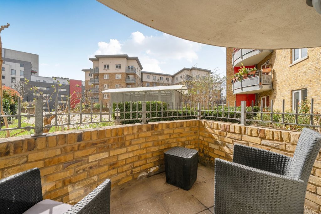 Property photo 2 of 18