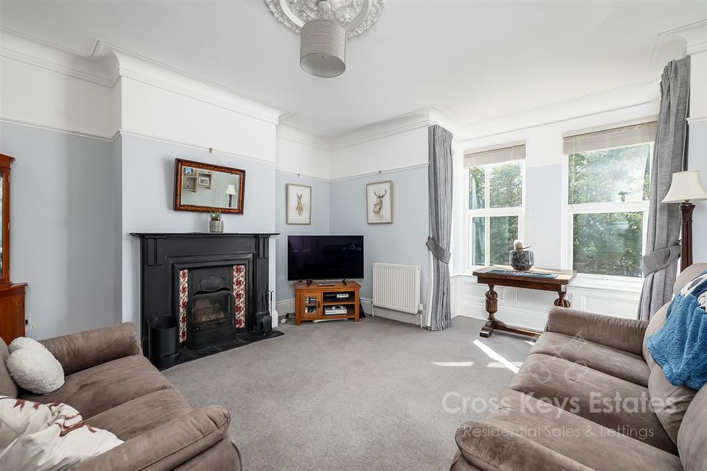 Property photo 3 of 38 Sitting Room