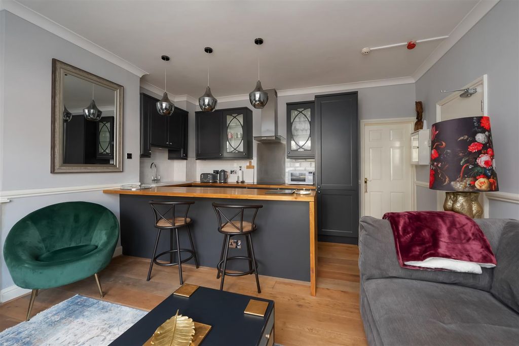 Property photo 2 of 10 Tankerton Road, Tankerton, Whitstable
