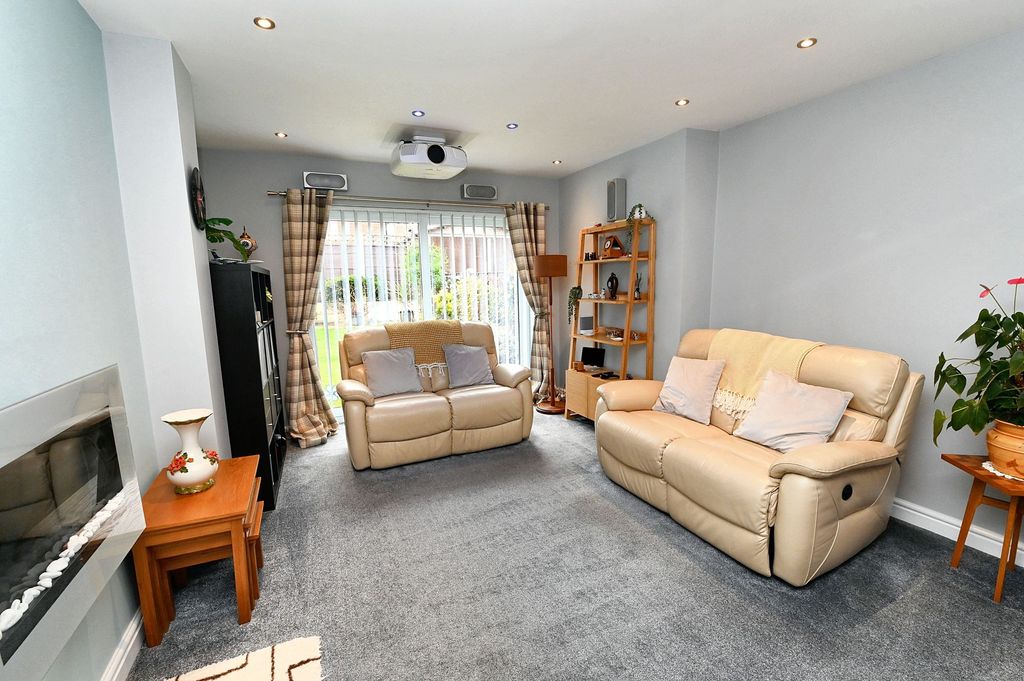 Property photo 3 of 22
