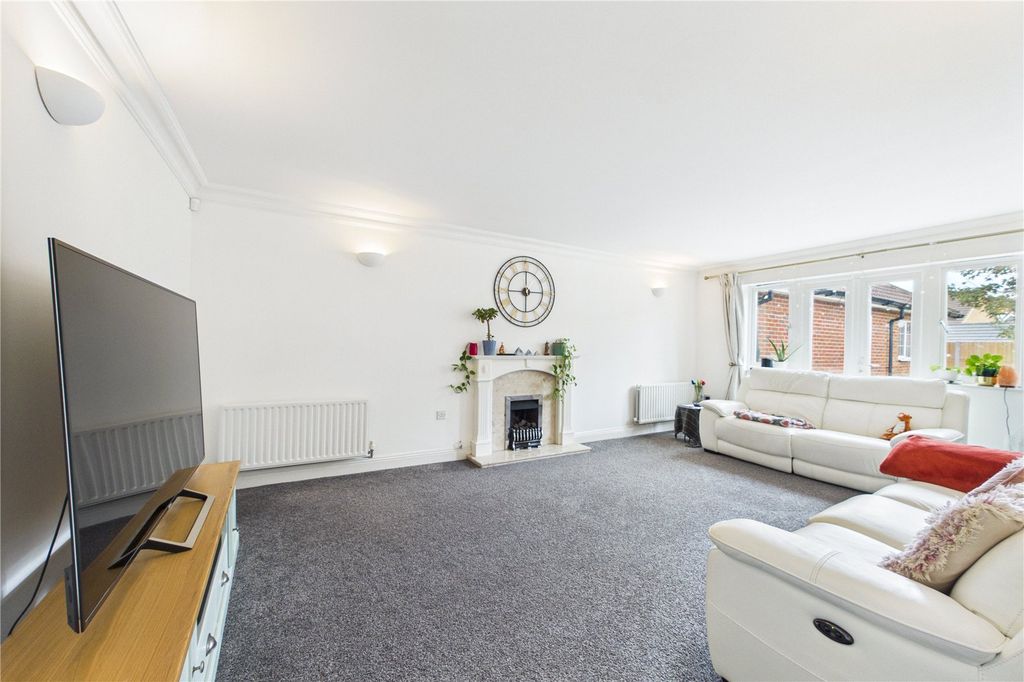 Property photo 2 of 28 Picture No. 30