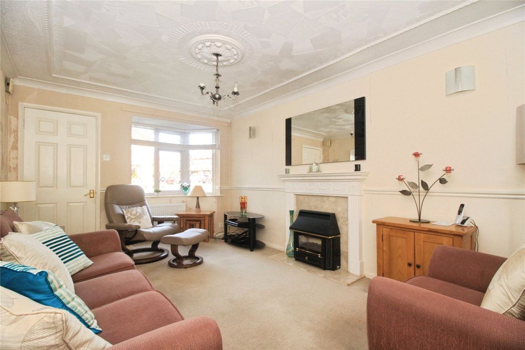 Property photo 3 of 13 Lounge