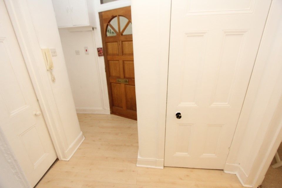 Property photo 2 of 9 Hall