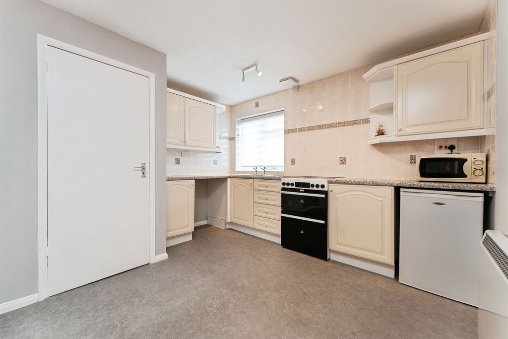 Property photo 2 of 13