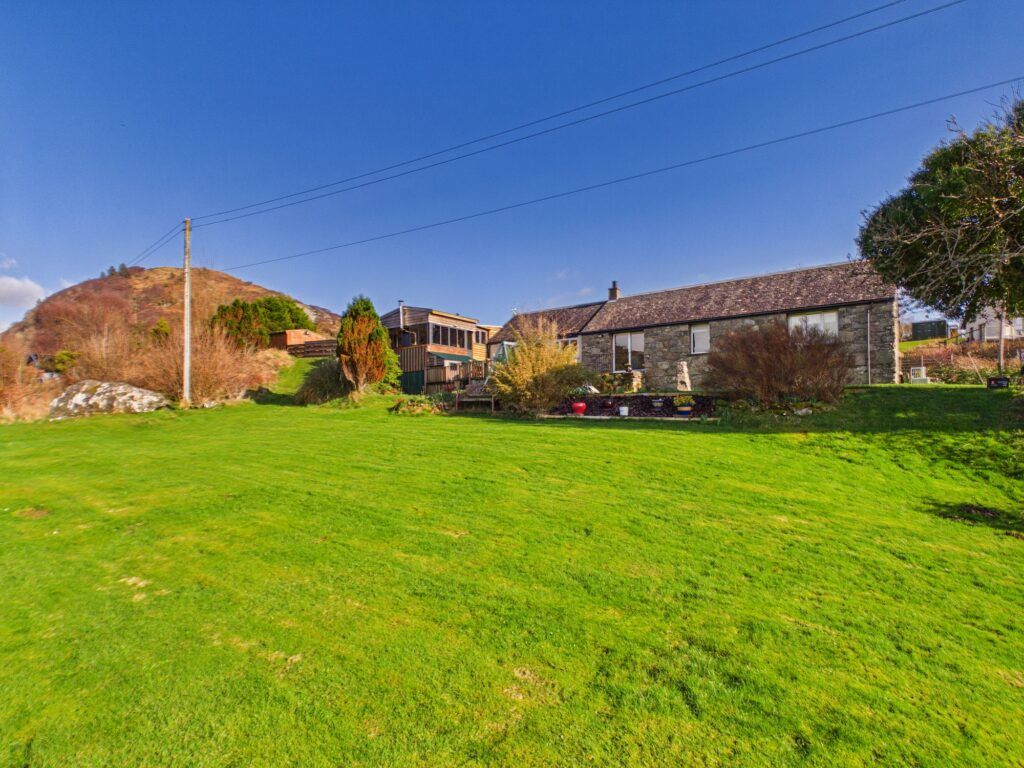 Property photo 2 of 31