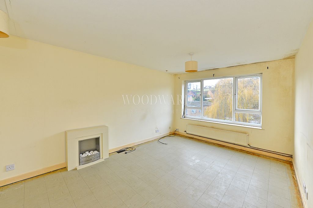 Property photo 2 of 10 Living Room