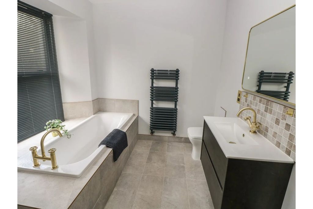 Additional image 29 of 3 bed flat for saleNarberth Road, Tenby SA70