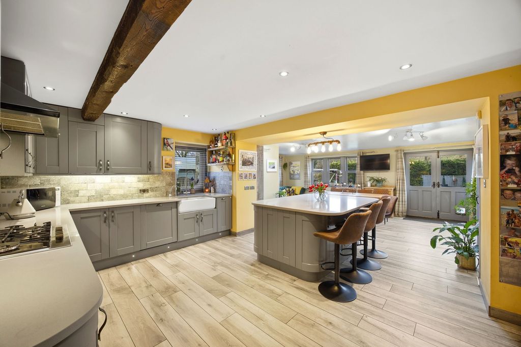 Property photo 1 of 35