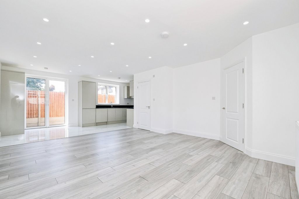 Property photo 2 of 23 Pbox-Img.Jpg